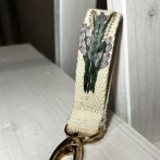 Vyšívaná klíčenka – Levandule - čtvrtý obrázek z galerie